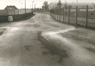 Chemin d'accès aux équipements au complexe sportif Léo Lagrange