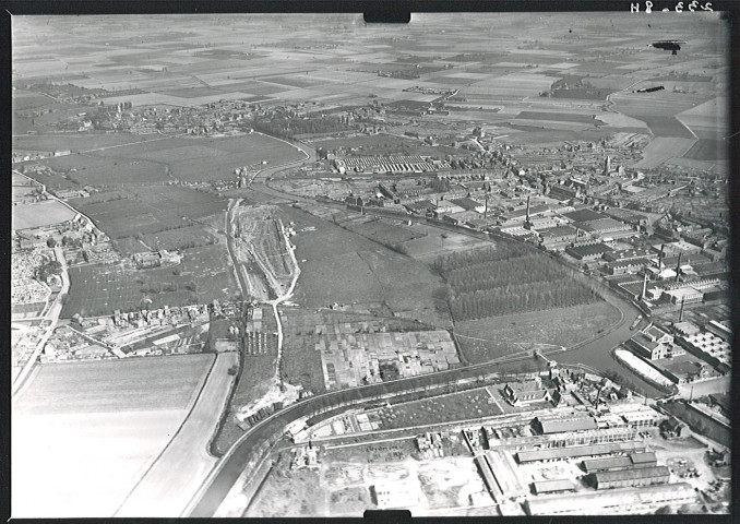 Vue aérienne d'Houplines, des Prés d'Houplines, du quai de la Dérivation et de l'écluse en construction