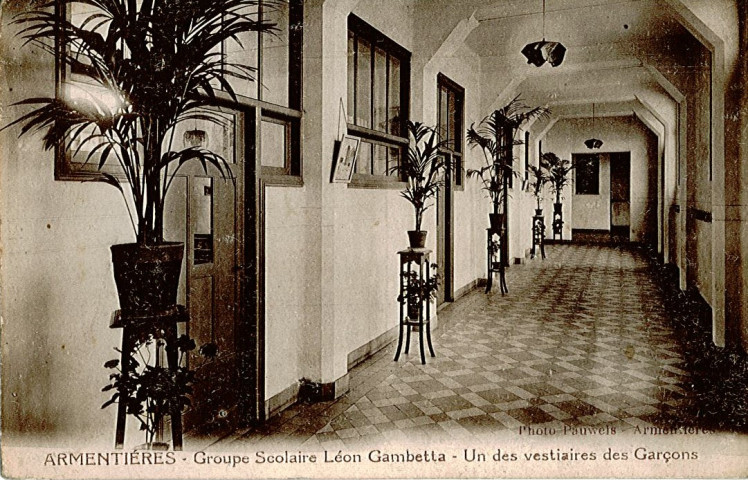 Vestiaire des garçons du groupe scolaire Léon Gambetta