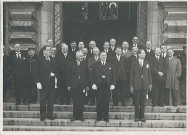 Personnalités sur le perron de l'hôtel de ville