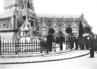 Dépôt de gerbe au monument aux morts