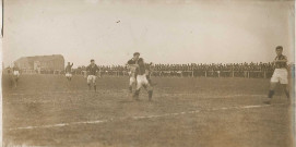 Match de football [au stade municipal]