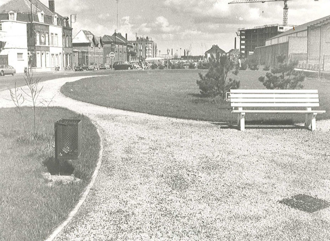 Espaces verts sur l'ancien parcours de la Lys quai de Beauvais et vue sur la construction des immeubles rue des Chauffours