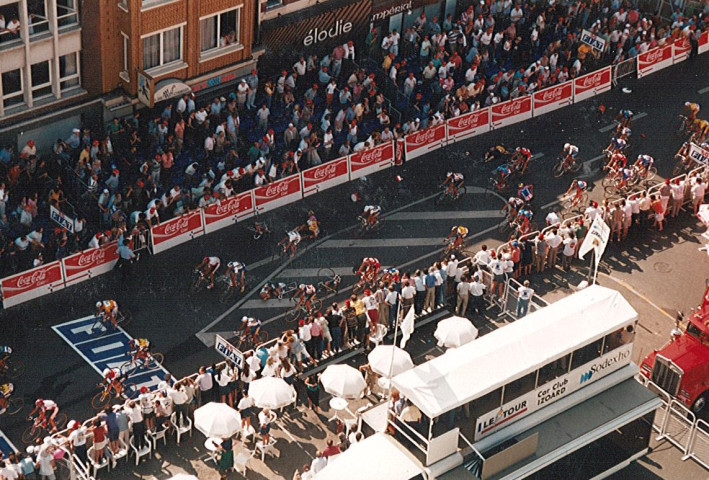 Sprint final et chute du coureur Jalabert, tour de France