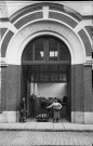 Entrée du magasin de commerce de l'usine Dutilleul (devenu Louis Colombier et Cie)