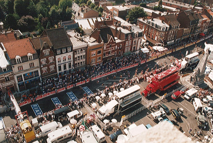 Sprint final et chute du coureur Jalabert, tour de France