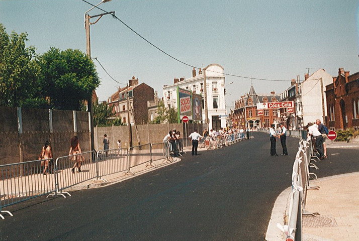 Préparatifs du tour de France rue Robert Schuman