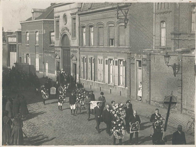 Cortège de funérailles de Théophile Dubreux, chef de la clique de la jeune garde