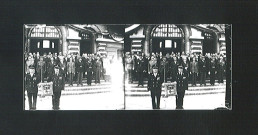 Cérémonie de remise de la Croix de guerre devant l'hôtel de ville