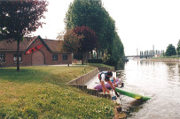 Ponton du club de canoë kayak au niveau du canal de la dérivation