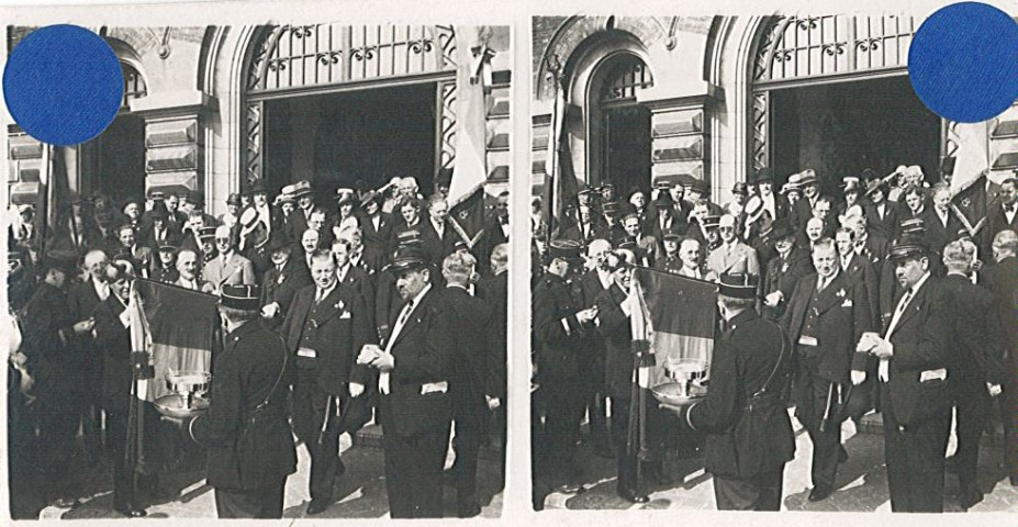 Remise de l'étoile fédérale à l'Union Orphéonique devant l'hôtel de ville