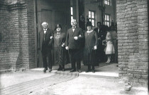 Sortie de mariage à l'église provisoire