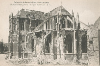 Vue arrière de l'église Saint-Vaast en ruines