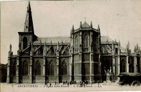 Façade latérale de l'église Saint-Vaast