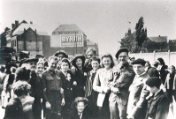 Groupe de soldats anglais et d'Armentiérois