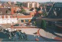 Bureau de poste et braderie place du Général de Gaulle