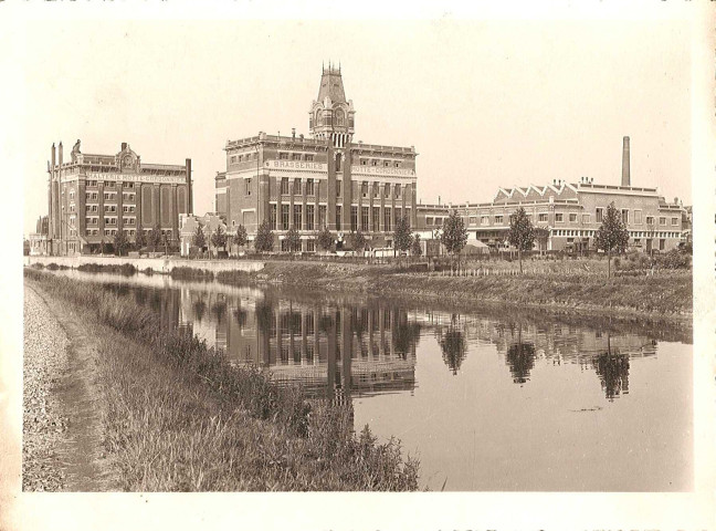 Brasserie et malterie Motte-Cordonnier vue de la rive gauche de la Lys