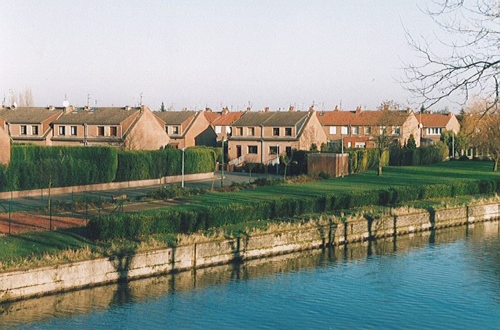 Lotissements de maisons rues Diderot, Jean-Jacques Rousseau, Voltaire et Boileau en bordure de la Lys