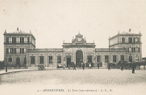 Façade de la gare