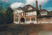 Façade avant de la bibliothèque municipale