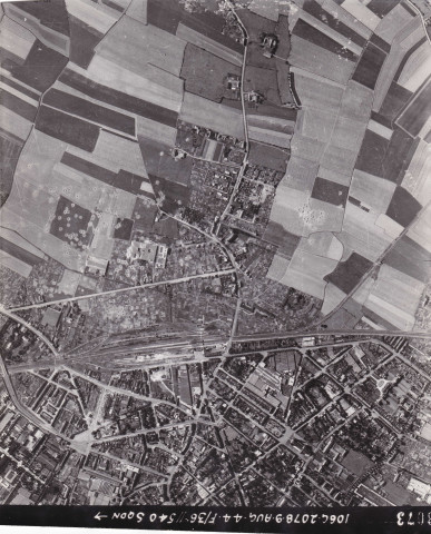 Vue aérienne du quartier de la gare après les bombardements de juin 1944