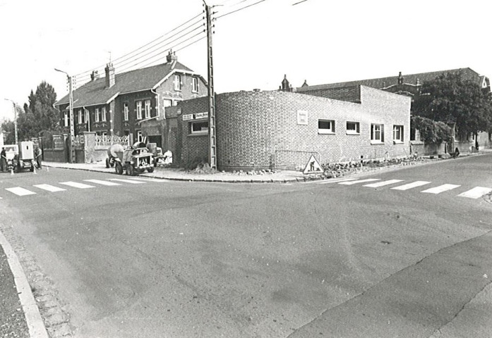 Construction de la salle polyvalente Renan, foyer de jeunes et club du 3e âge