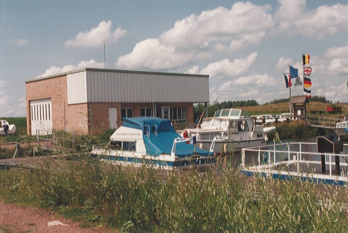 Capitainerie du port fluvial, base des Prés du Hem