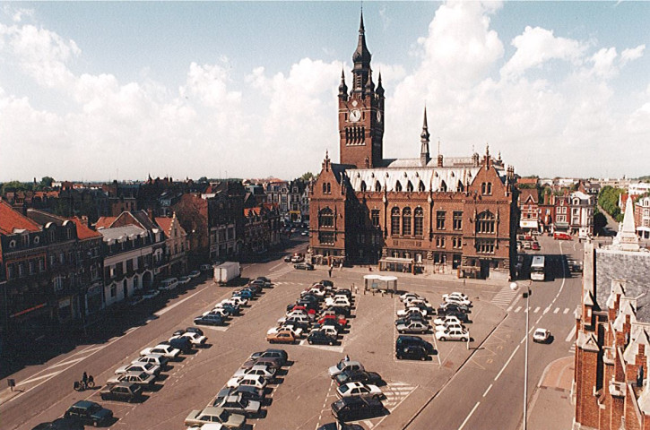 Place Saint-Vaast, hôtel de ville et beffroi