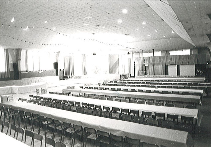 Intérieur de la salle des fêtes