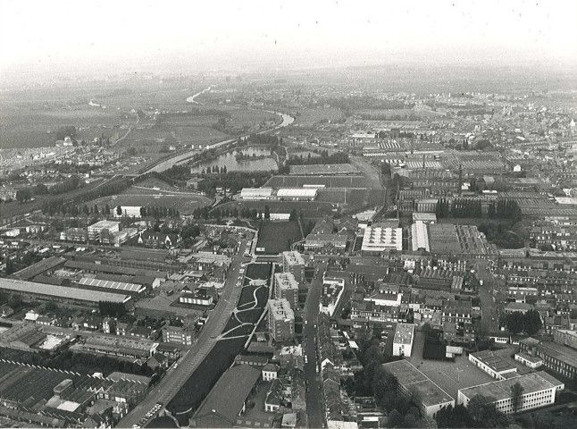 Vue aérienne du quai de Beauvais, des quartiers Chanzy route d'Houplines et Île-de-Flandre et du complexe sportif Léo Lagrange