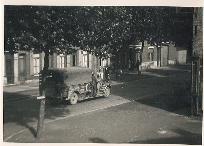 Passage d'un camion allemand rue du faubourg de Dunkerque