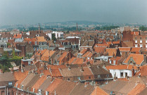 Vue aérienne des habitations du centre-ville vers le quartier Saint-Louis