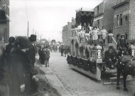 Cortège et char folklorique [pour carnaval]