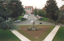 Voie d'accès et parking du centre hospitalier d'Armentières (CHA)