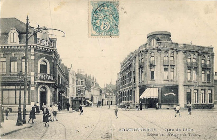 Entrée de la rue de Lille (pharmacie Dufour et épicerie Salomé)