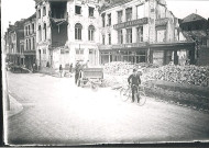 Entrée de la rue de Dunkerque en ruines