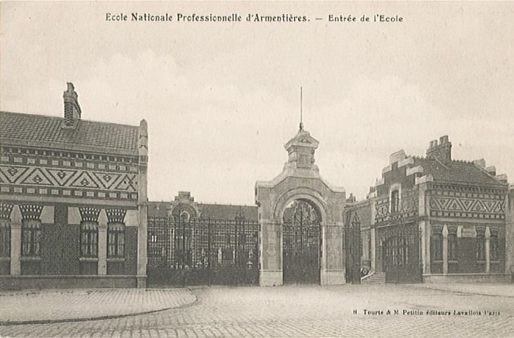 Entrée de l'École Nationale Professionnelle