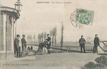 Poste de douane à la passerelle des douanes au canal de la Dérivation