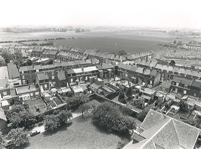 Vue aérienne du parc de l'hôpital vers La Chapelle d'Armentières