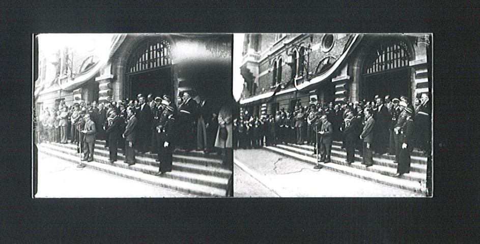 Discours de Georges Vankemmel devant l'hôtel de ville lors de la cérémonie de remise de la Croix de guerre