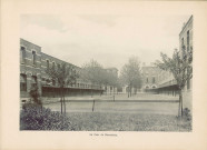 Cour de récréation du collège de jeunes filles