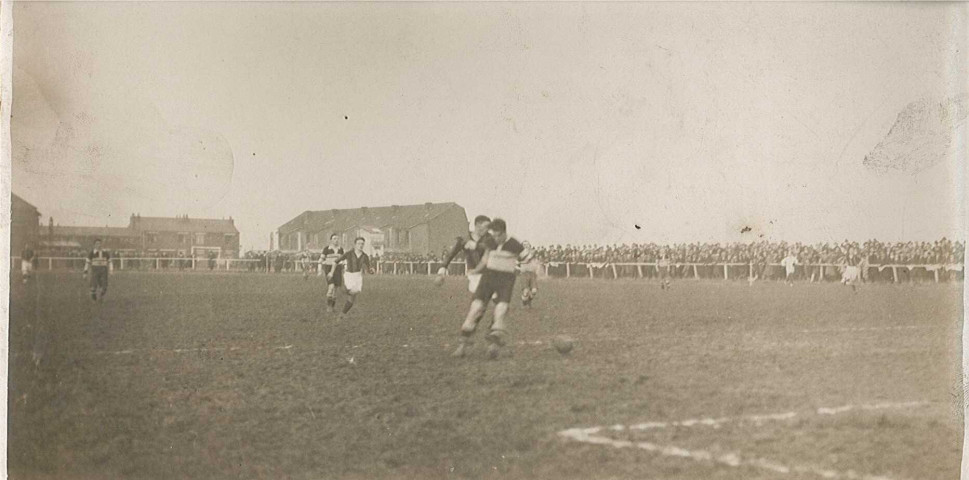 Match de football [au stade municipal]