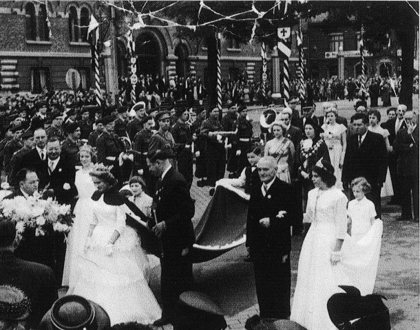 Cortège de la reine des Nieulles et ses dauphines pour la fête des Nieulles