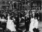 Cortège de la reine des Nieulles et ses dauphines pour la fête des Nieulles