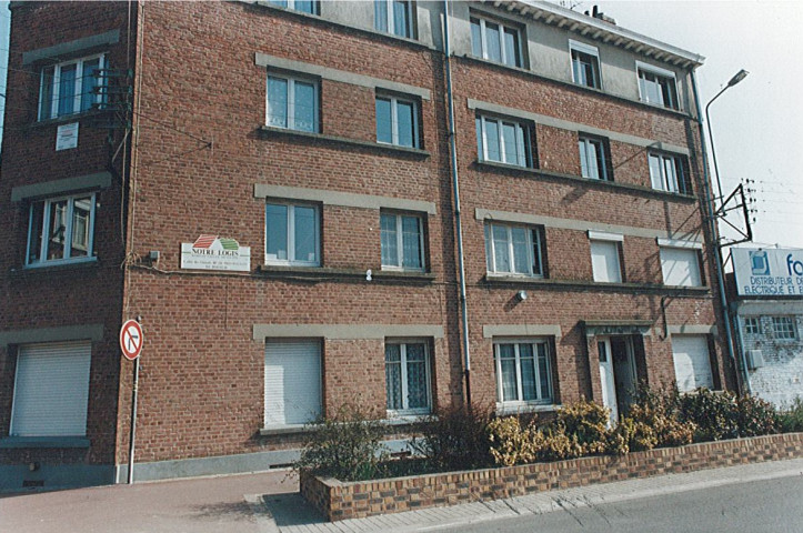 Immeuble transformé en appartements HLM rue Jules Ferry