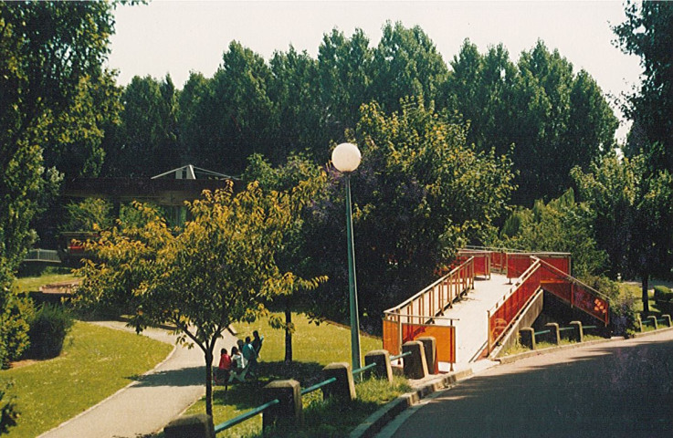 Espaces verts au complexe sportif Léo Lagrange