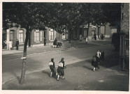 Pillage de l'usine Dickson par des civils devenue entrepôt allemand, rue du faubourg de Dunkerque