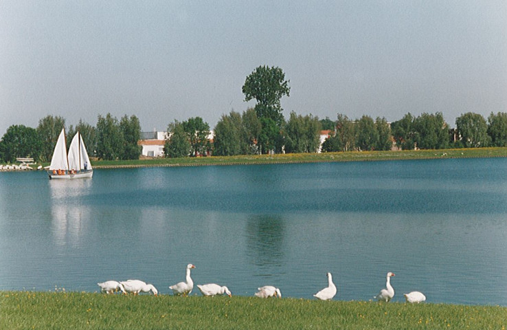 Plan d'eau à la base des Prés du Hem