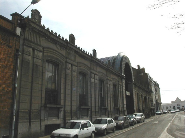 Façade de la friche Beaudeux et rue de la Gare