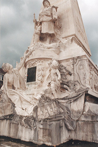 Monument aux morts, vue de face